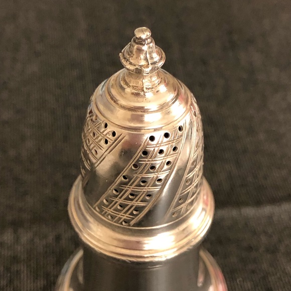 Vintage Sterling Silver Sugar Shaker Muffineer - Picture 4 of 11